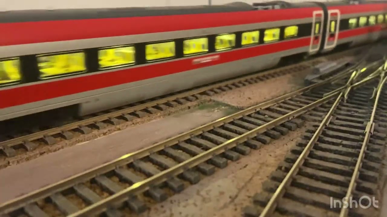 Modellismo Ferroviario - plastico a moduli primi test #h0scale #frecciarossa #treni