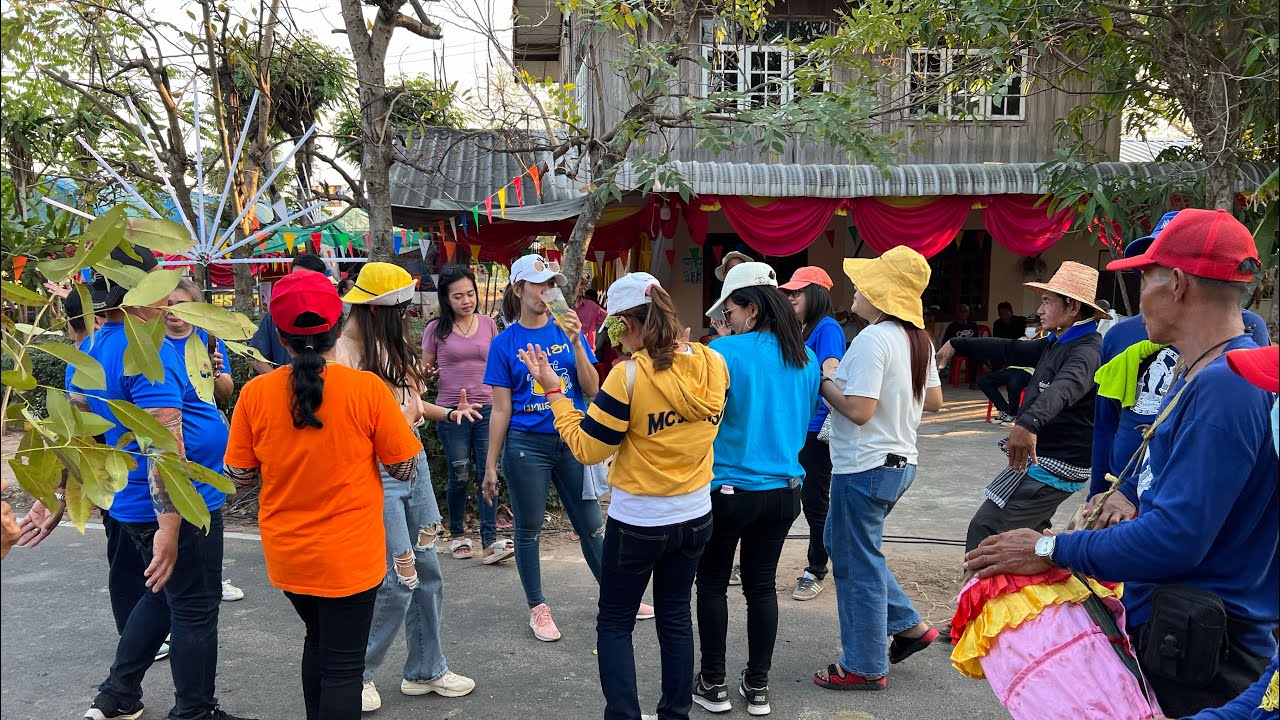 แห่จังหวะเซิ้งม่วนๆส่งท้ายมันส์ๆบ้านโคกทับเก่าอ.สุวรรณภูมิ จ.101