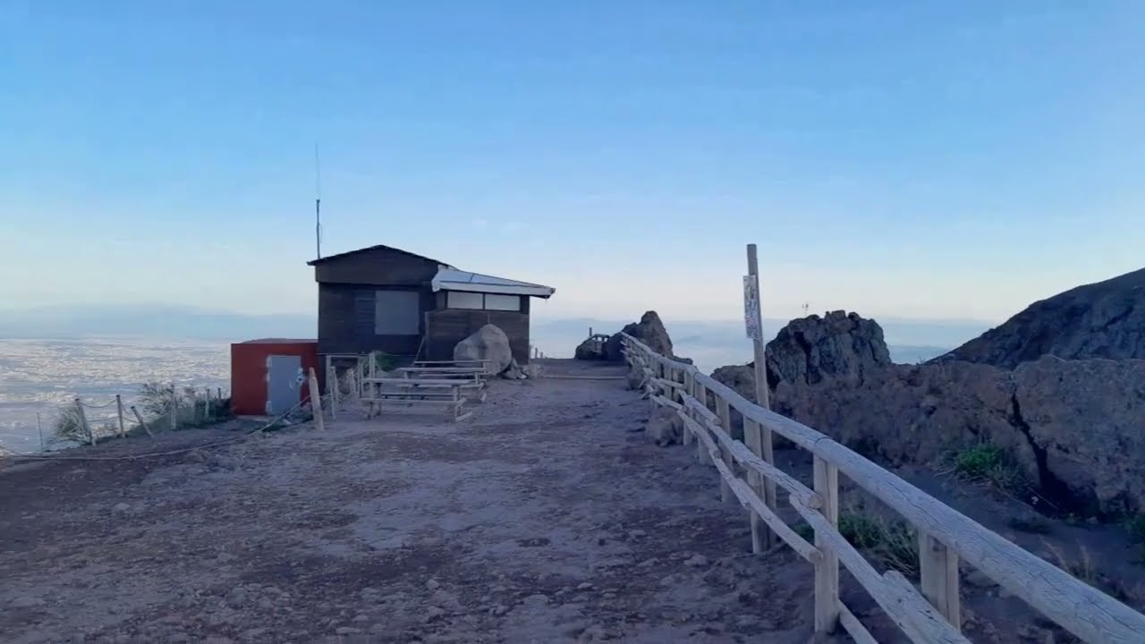 🇮🇹 Italie   Vésuve le célèbre volcan de Naples   L'histoire d'un Géant Meurtrier et explosif
