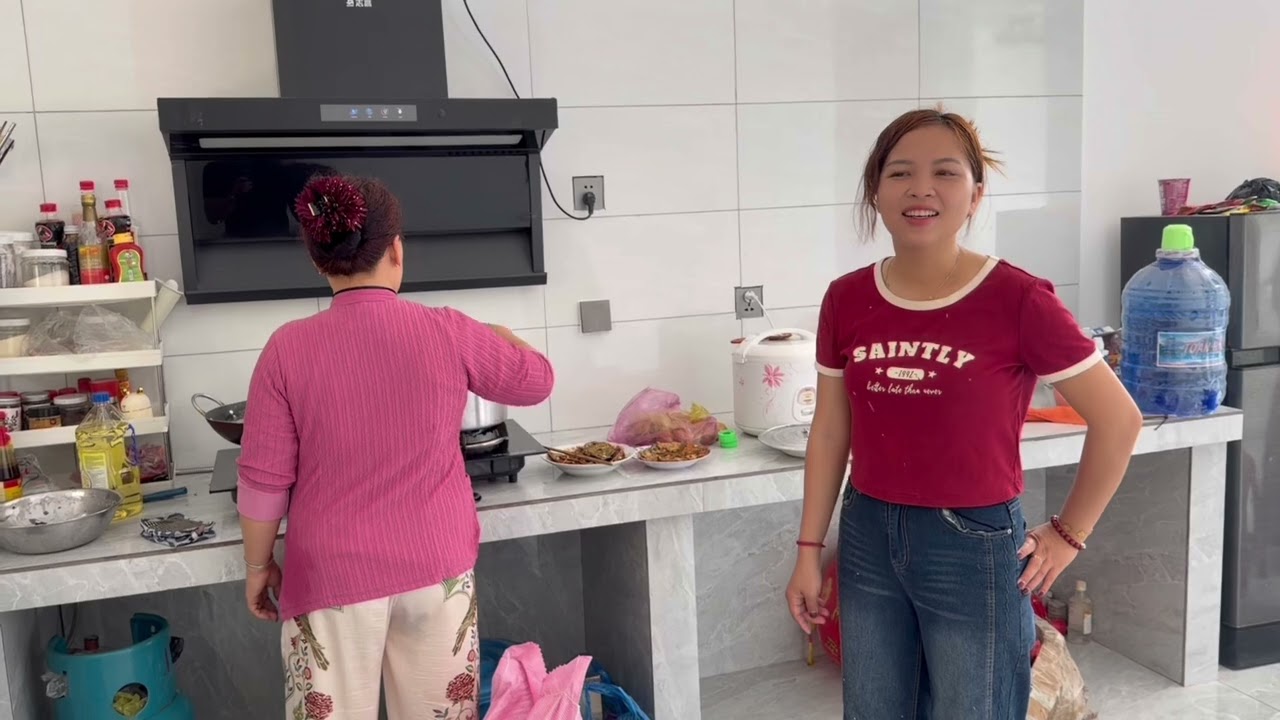 中国女婿提前帮越南丈母娘还清贷款，给家里做大扫除！