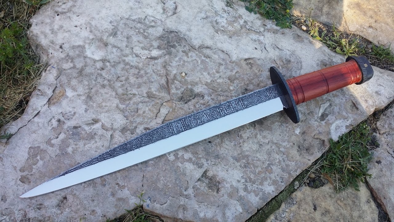 Bladesmithing - forging and engraving a broken back viking seax short sword