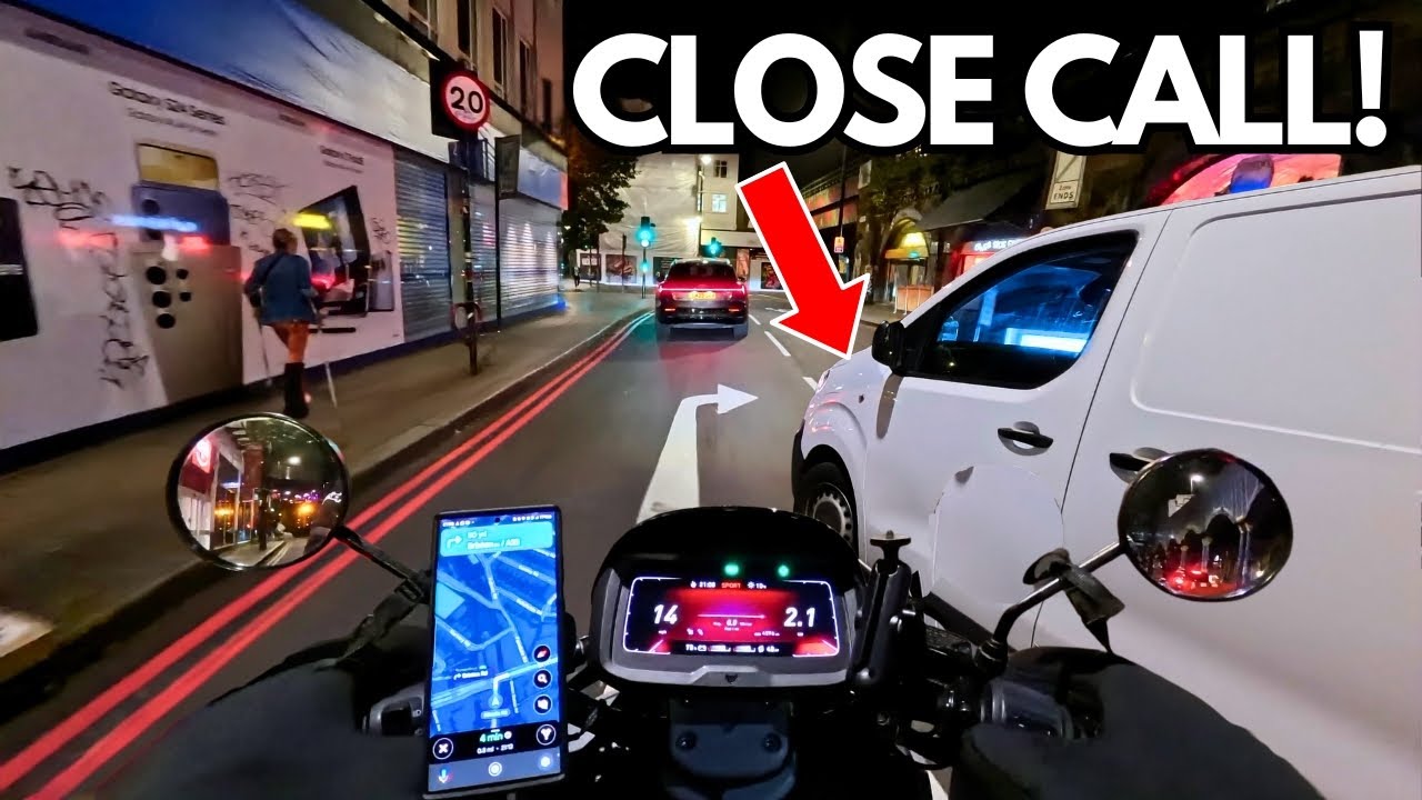 Friday Night Delivering For Just Eat & UberEats - Equipment For The Winter - Van Driver Near Miss!