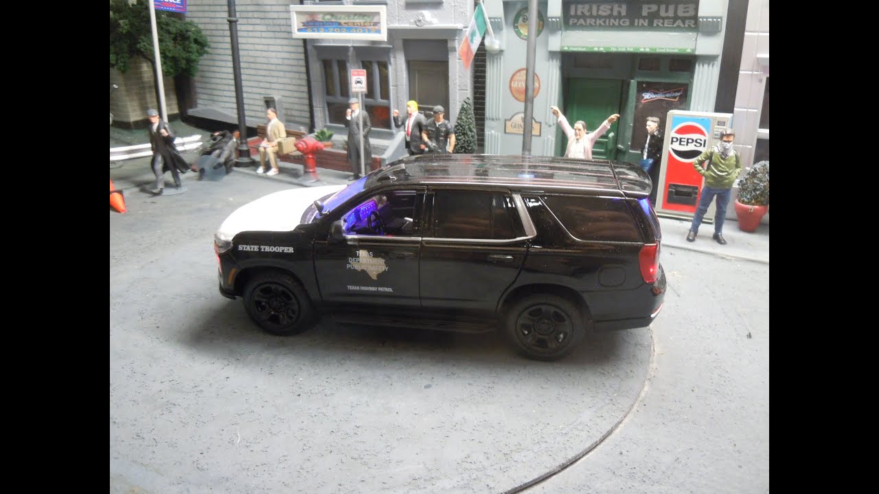 Texas Highway Patrol  DPS 1/24 scale Chevy Tahoe with lights.