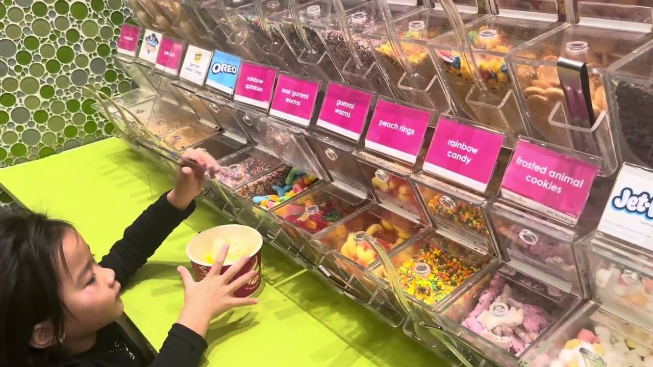 Menchie’s Frozen Yogurt on the frozen day #yogurt #cousins #night #snacks 