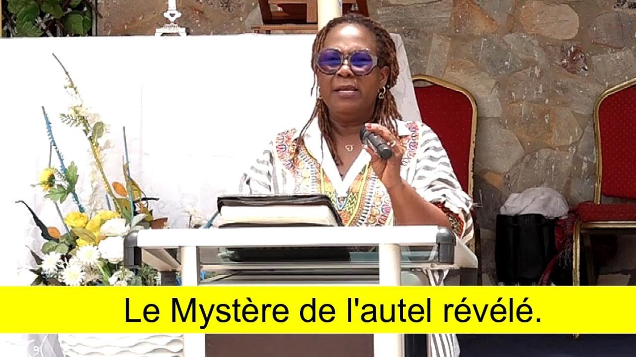 Le Mystère de l'autel révélé.  Bergère Emmanuelle PHOX
