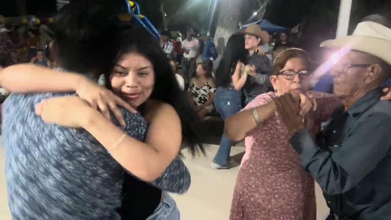 Eduardo e Idaly Bailando en el Bosque de Aldama!🌲🌲💃🏻🕺🏻
