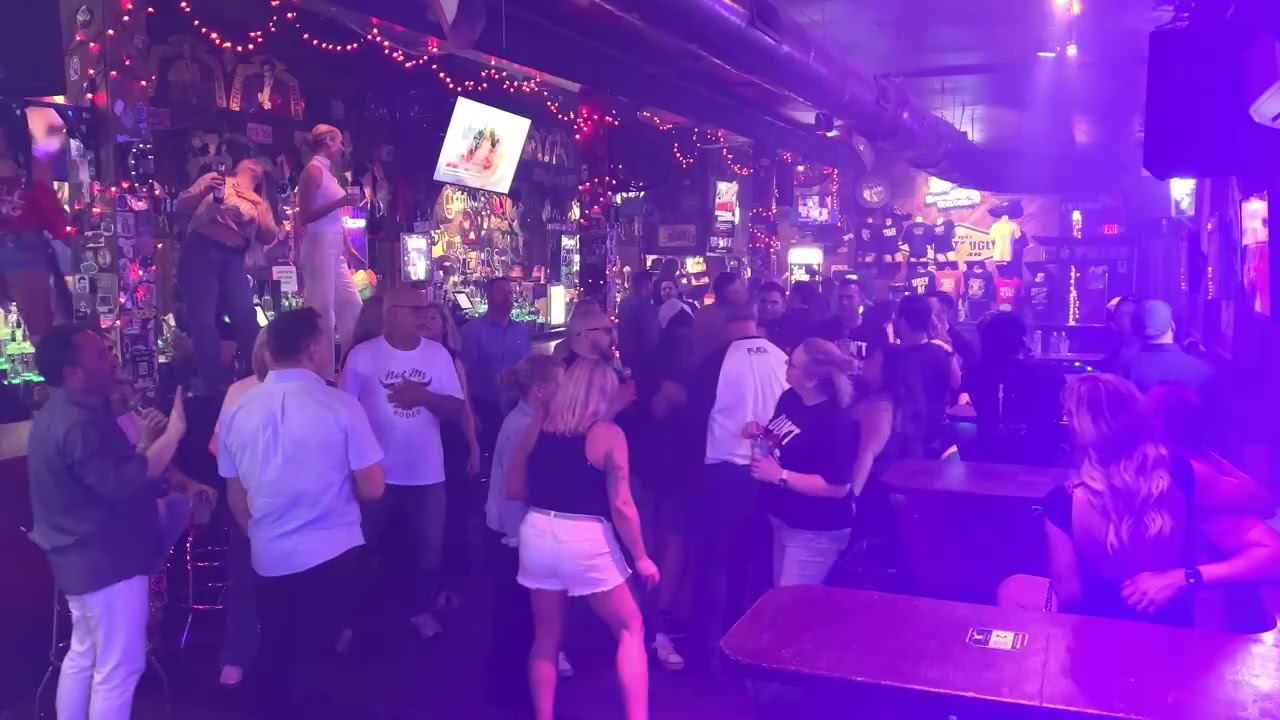 Coyote Ugly - Bohemia Rhapsody