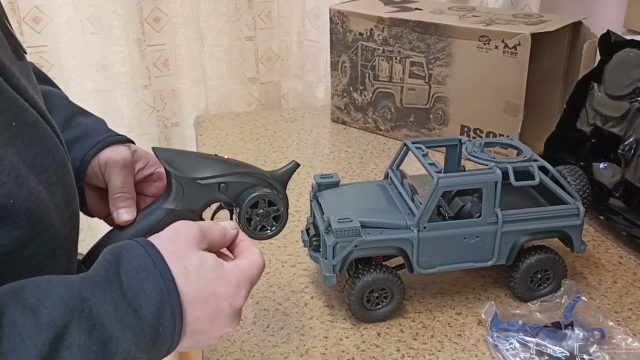 военный Defender 4WD на радиоуправлении MN -96