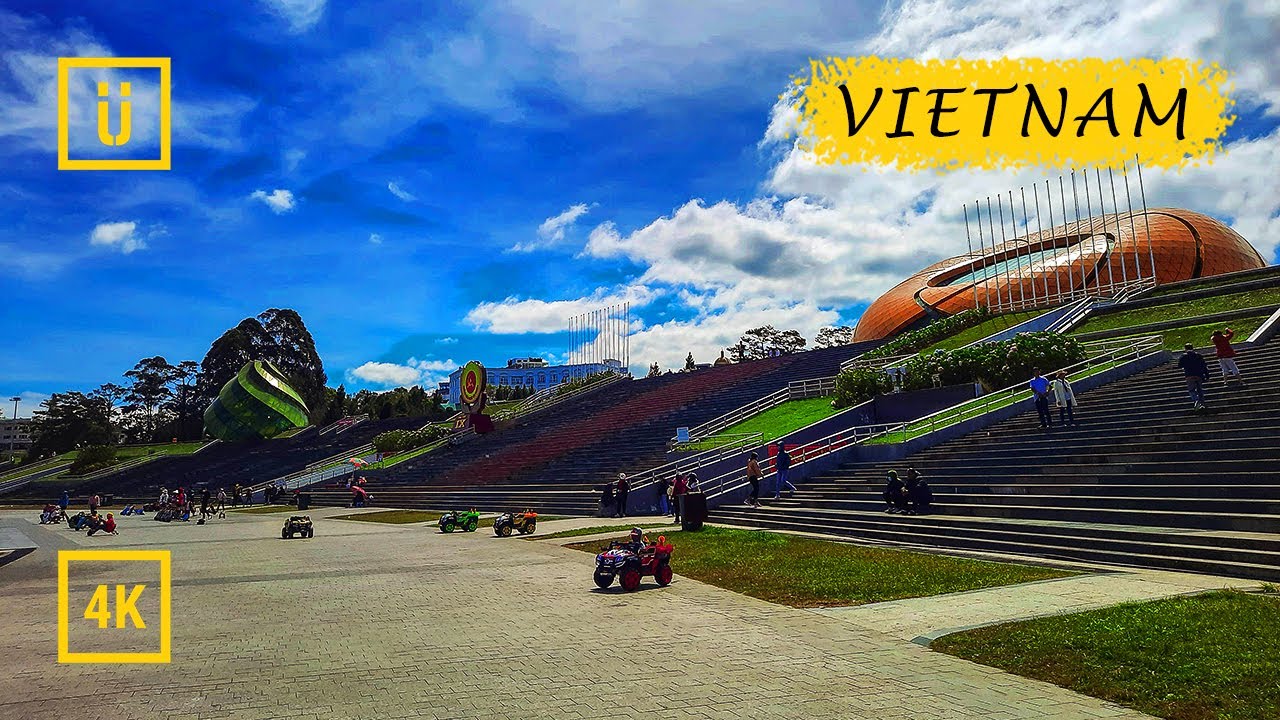 Walking in Vietnam. Da Lat (Dalat) city walk from train station to city center. Binaural Audio. [4K]