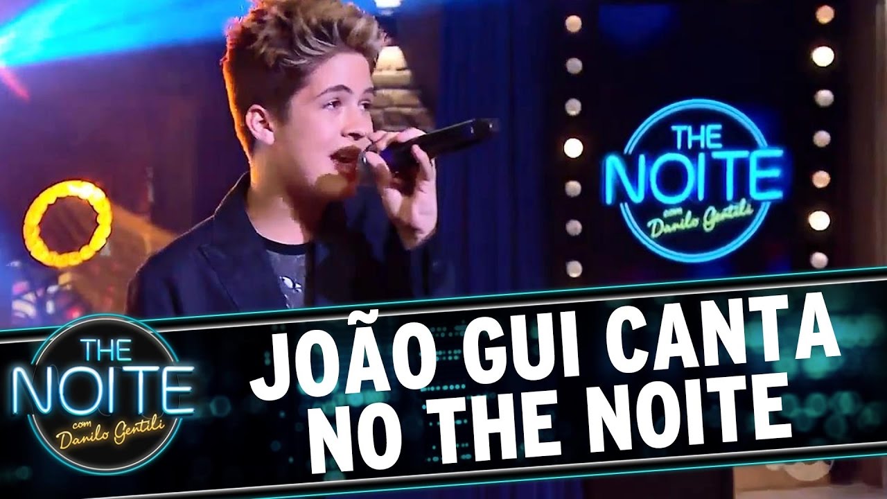 João Guilherme canta 