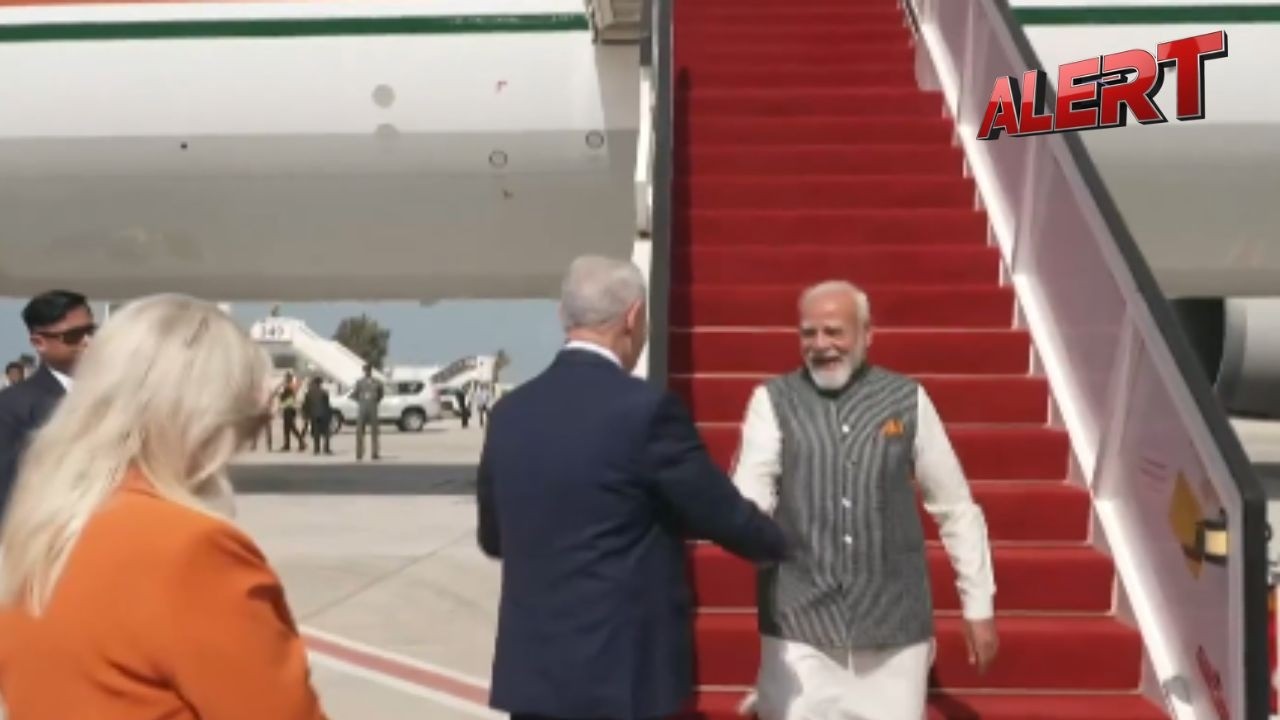 WATCH Now: PM Netanyahu Greets Prime Minister Modi at Ben Gurion Airport | India-Israel | ALERT News