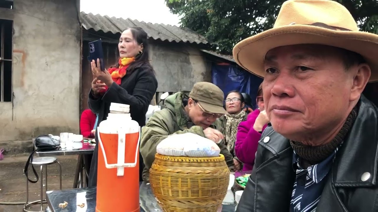 Trâu cau quan họ do c l b tiếng hát quê hương biểu diễn 