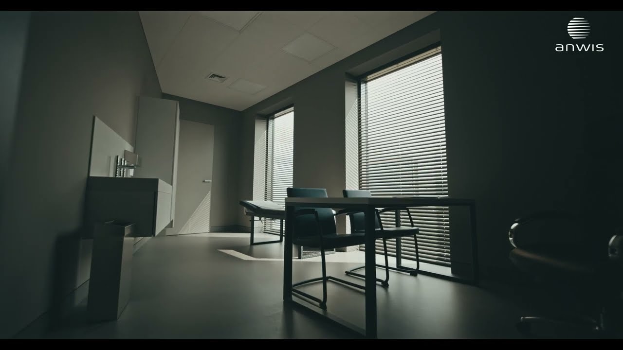 Żaluzja aluminiowa ANWIS szerokość taśmy 50 mm + drewniane wykończenia