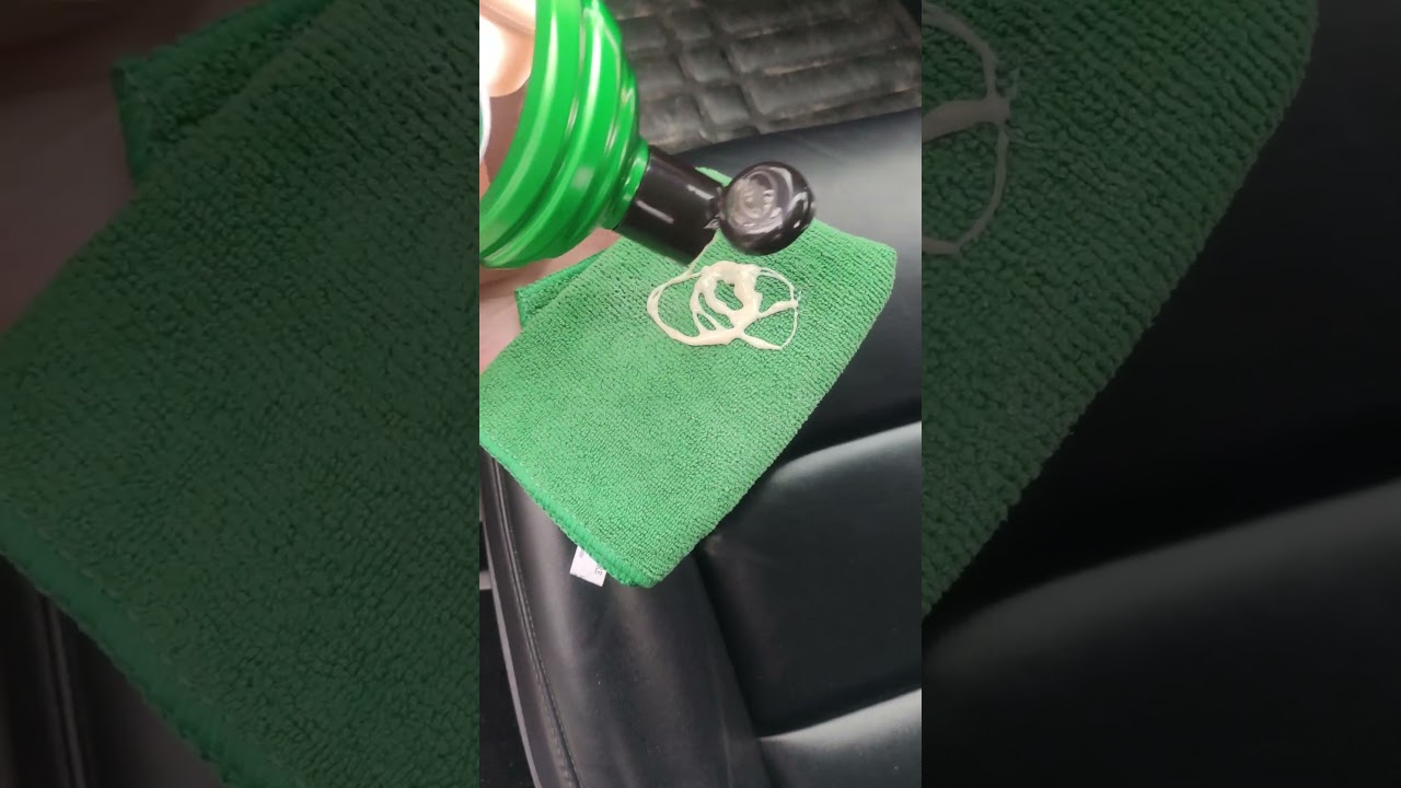Turtle Wax Luxe Leather - очисник і поліроль для шкіряних сидінь і не тільки