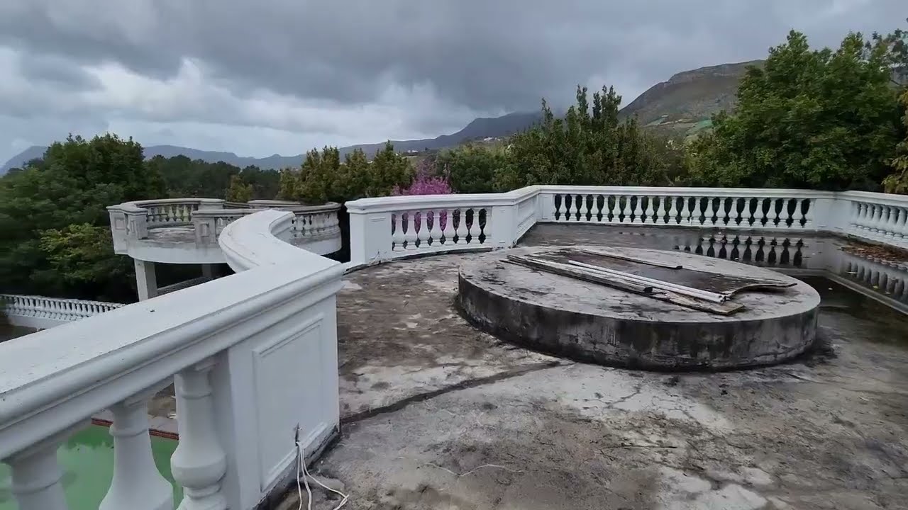 6 Bedroom House For Sale in Constantia, Cape Town
