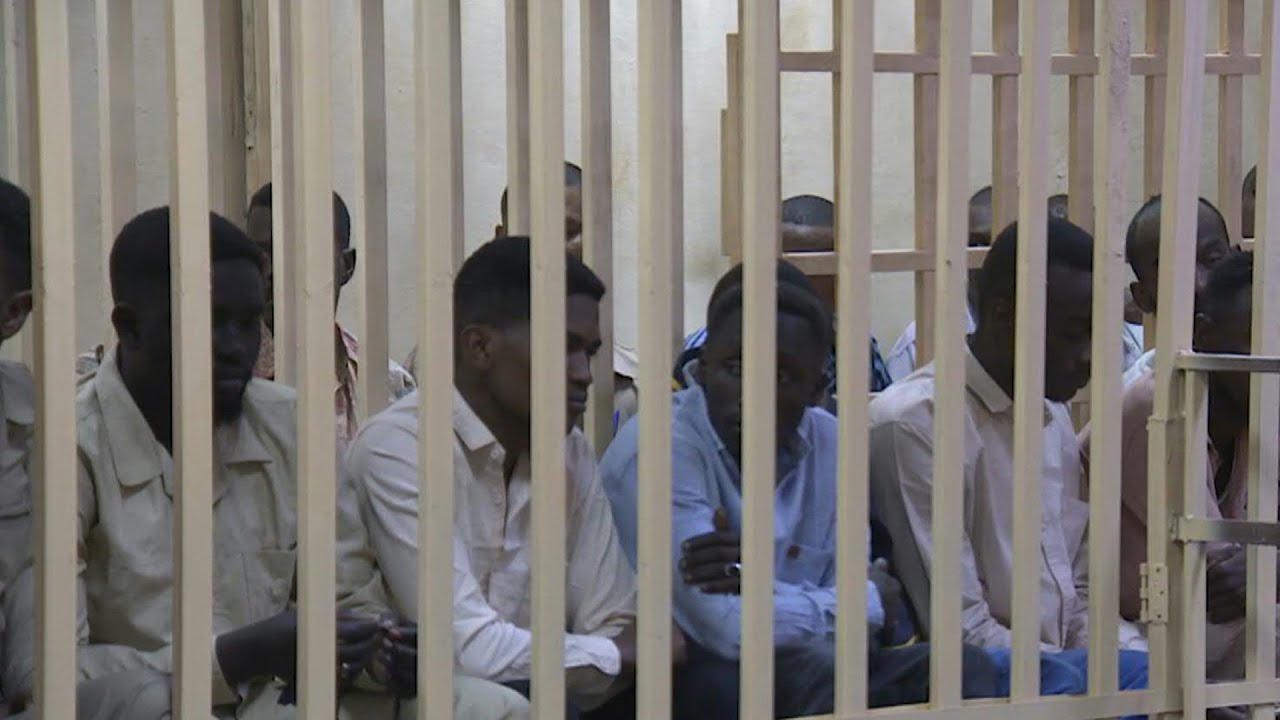 حكم بالإعدام على 27 عضوا في جهاز المخابرات السوداني في قضية قتل متظاهر معتقل | AFP