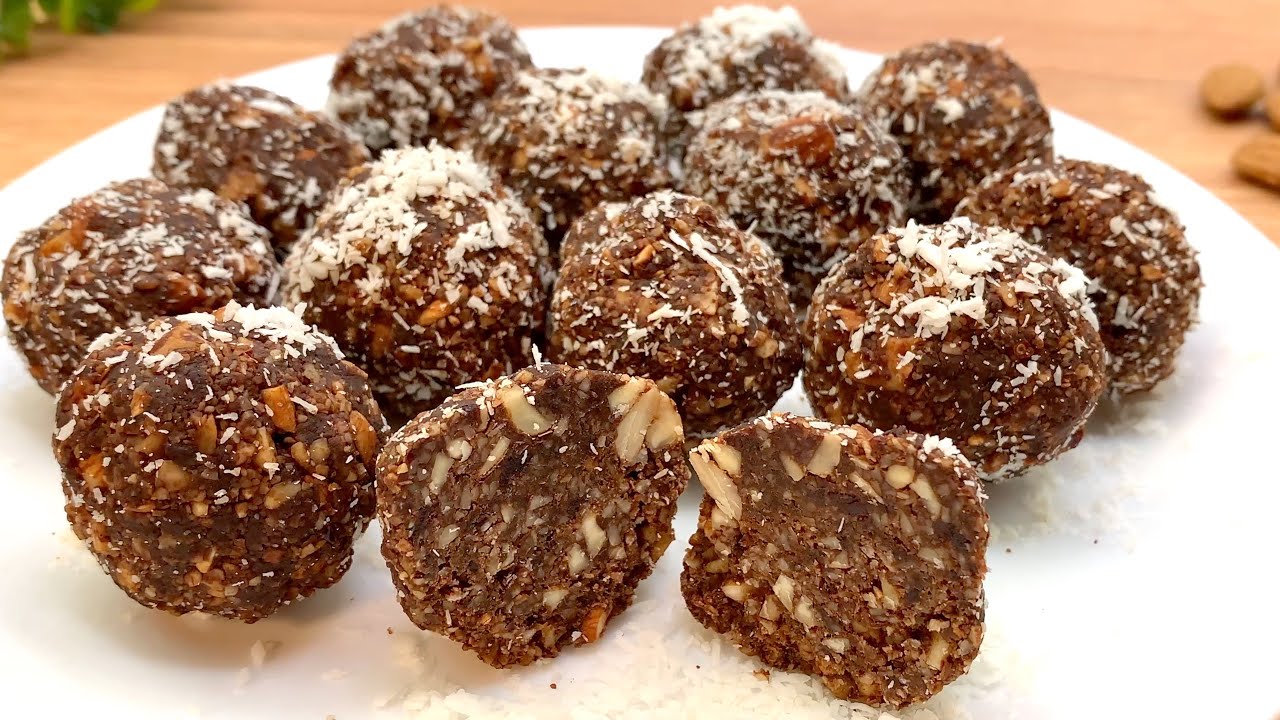 Selbstgemachte zuckerfreie Trockenbeeren-Bonbons! Mit nat&uuml;rlichem Kakao und Mandeln