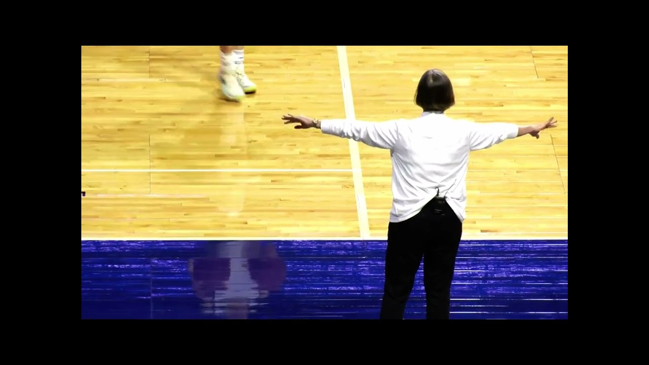 Tara Vanderveer