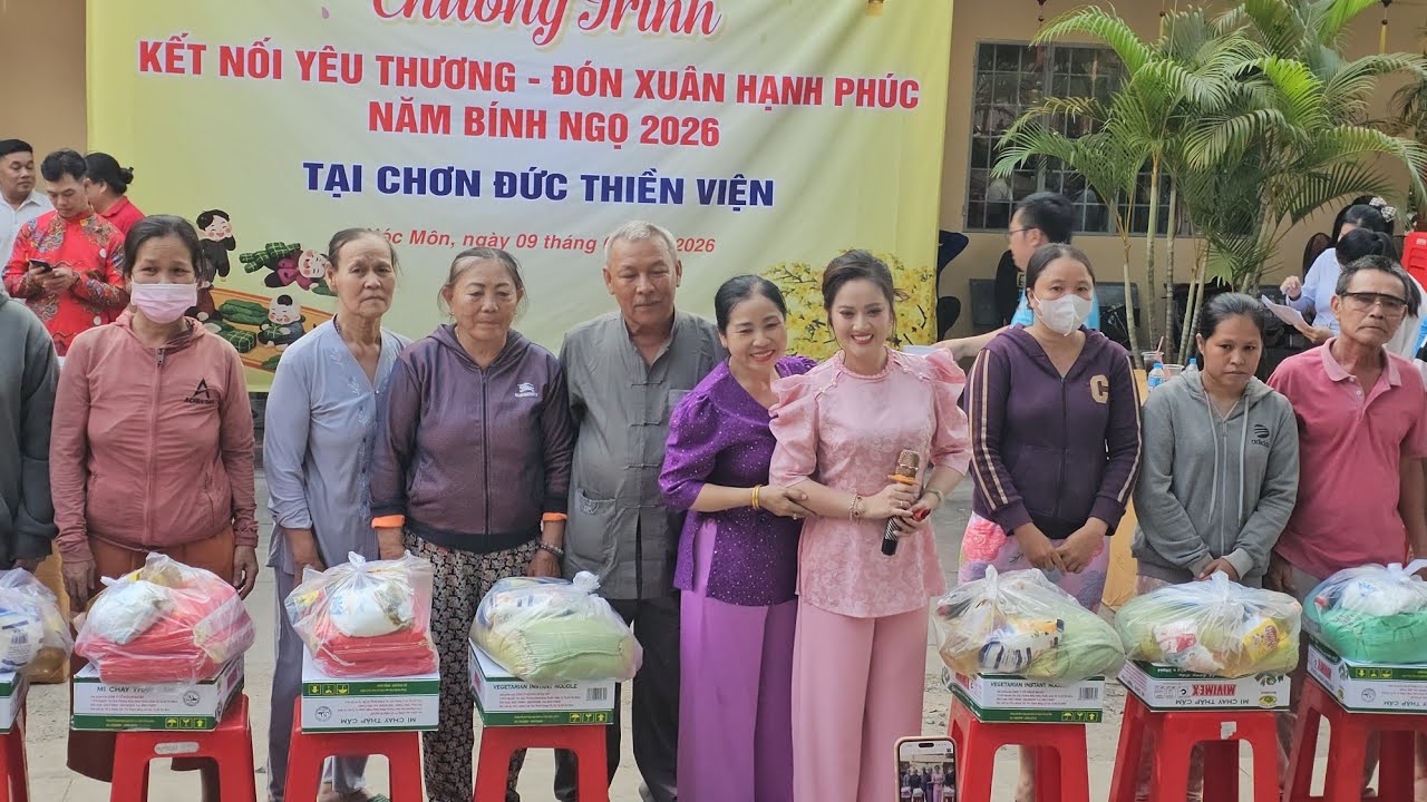 Buổi chiều đầy ấm áp nghĩa tình của Hồng Loan tại Hóc Môn