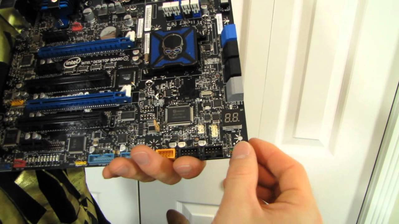 Intel DZ77RE-75K Extreme Series Z77 SLI Gaming Motherboard Unboxing & First Look Linus Tech Tips