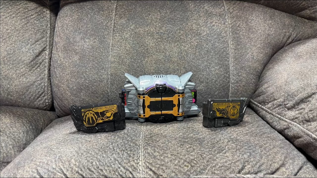 Kamen Rider Collection: Thousand Driver and Legend Rider Progrise Keys [Showcase]