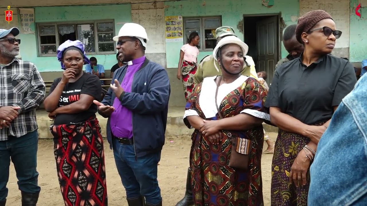 Visita do Bispo João Filimone Sambo as Vítimas das cheias em Maputo