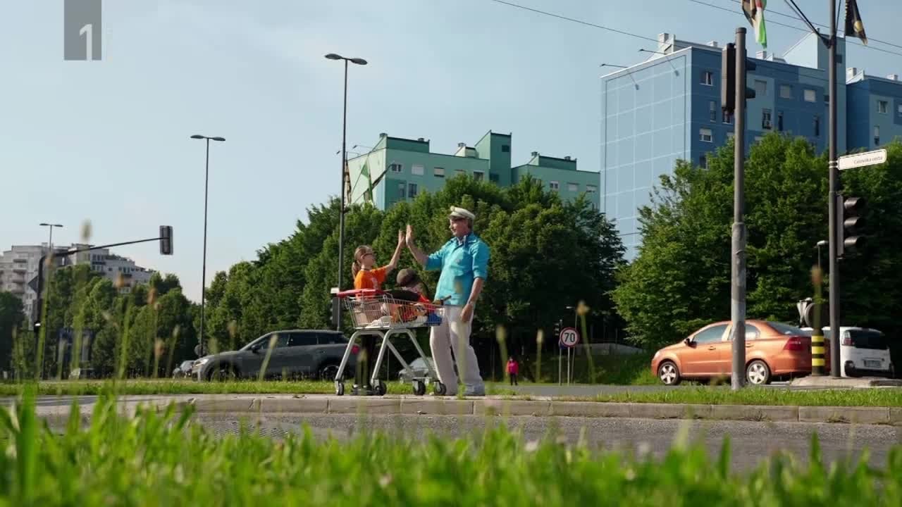Pepe na obisku: varno čez cesto