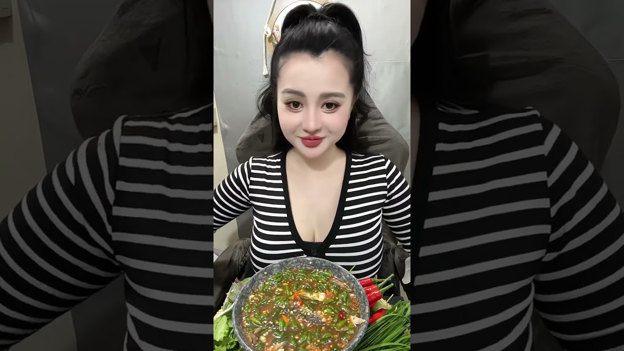 Video mukbang đầu tiên của em mn fl và ủng hộ em ạ ❤️