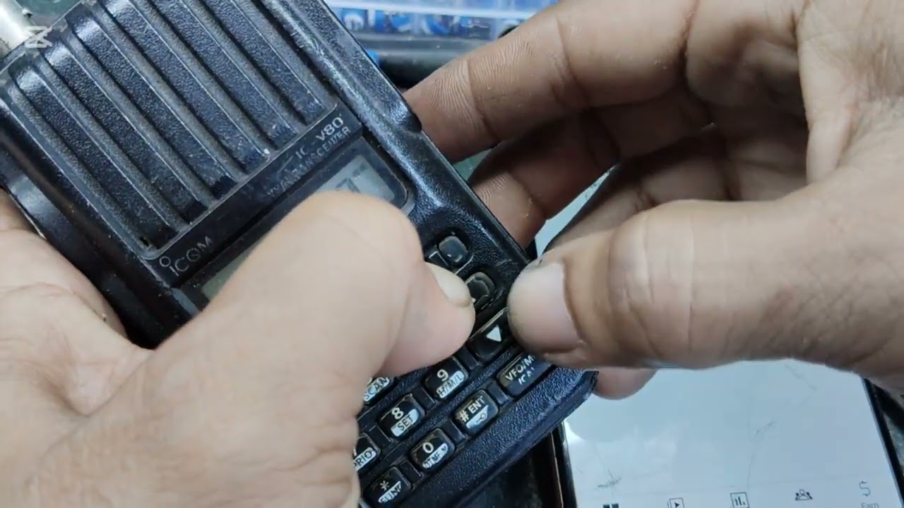 ICOM V80