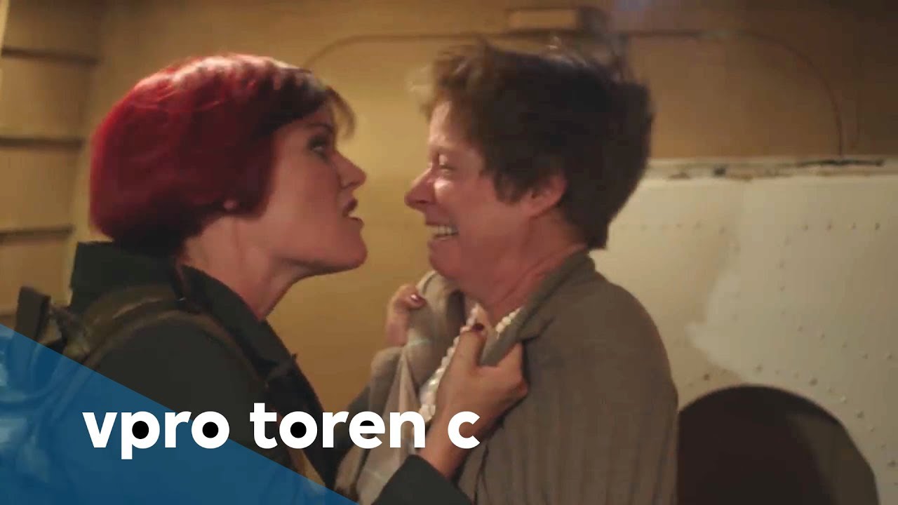 Dropping vliegtuig (Els en Karin) - Toren C
