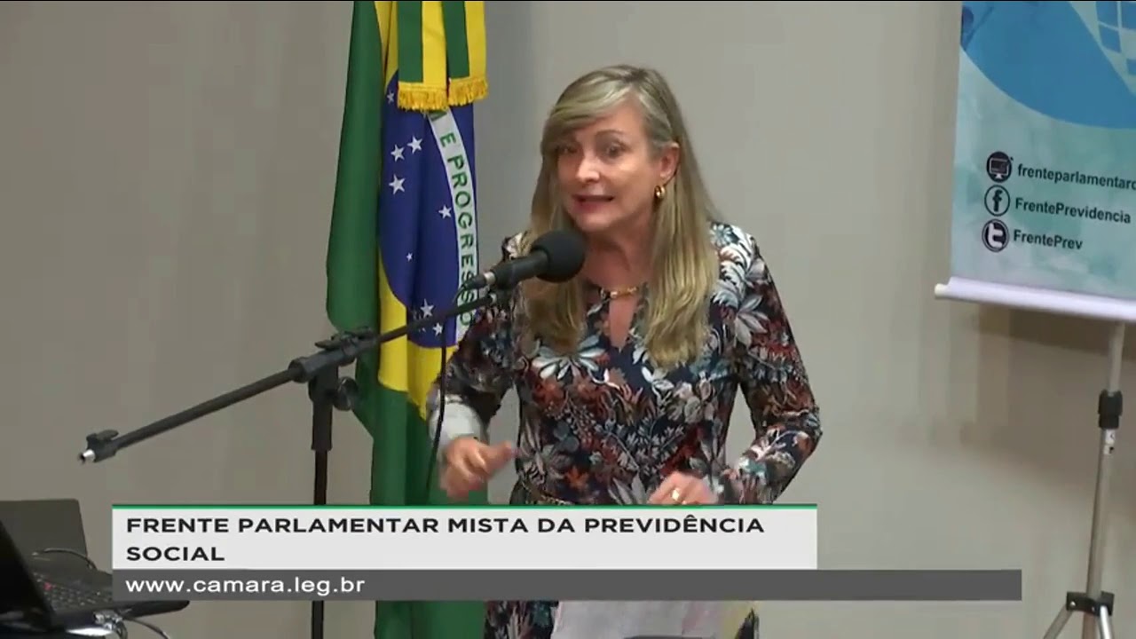 Fattorelli discursa durante lançamento da Frente Parlamentar em Defesa da Previdência Social