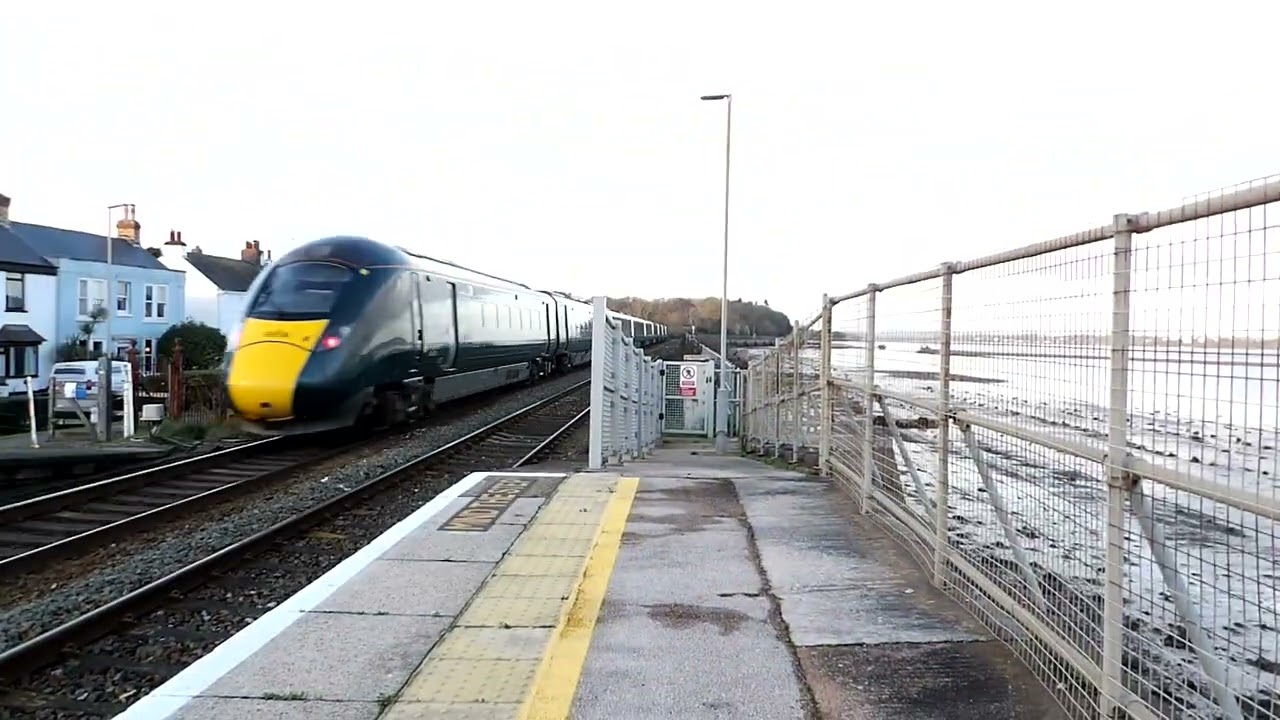 Class 800 IET train passes Starcross with loud 2 tone on approach