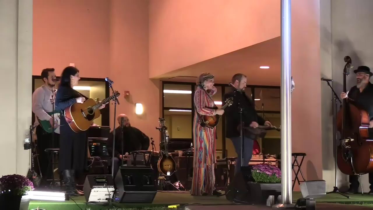 Twin Lakes In Touch Today - The Isaacs in Concert
