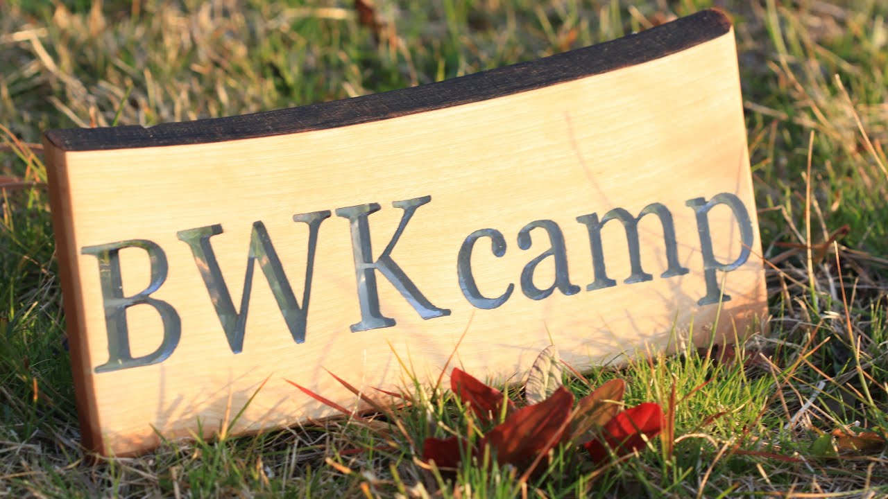 一枚板でキャンプのアクセントにオリジナルサインボードはいかがですか？