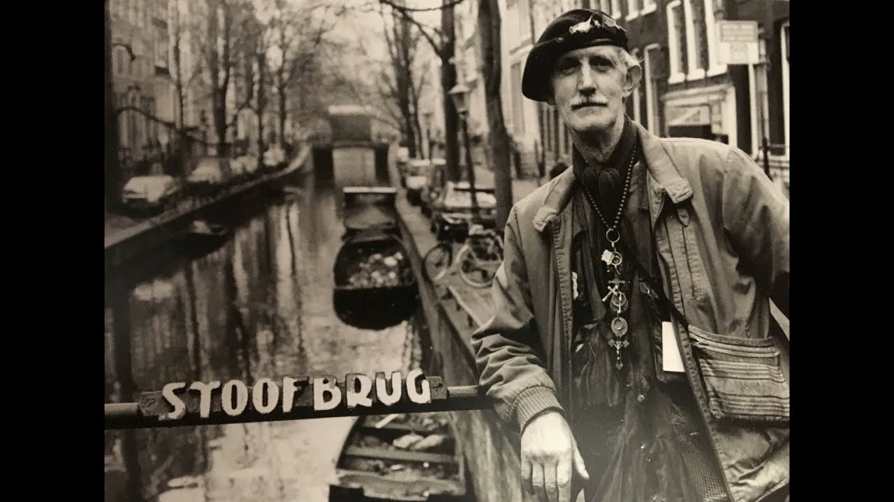 Afscheid Freek Hagedoorn, een markante buurtbewoner van de Wallen.