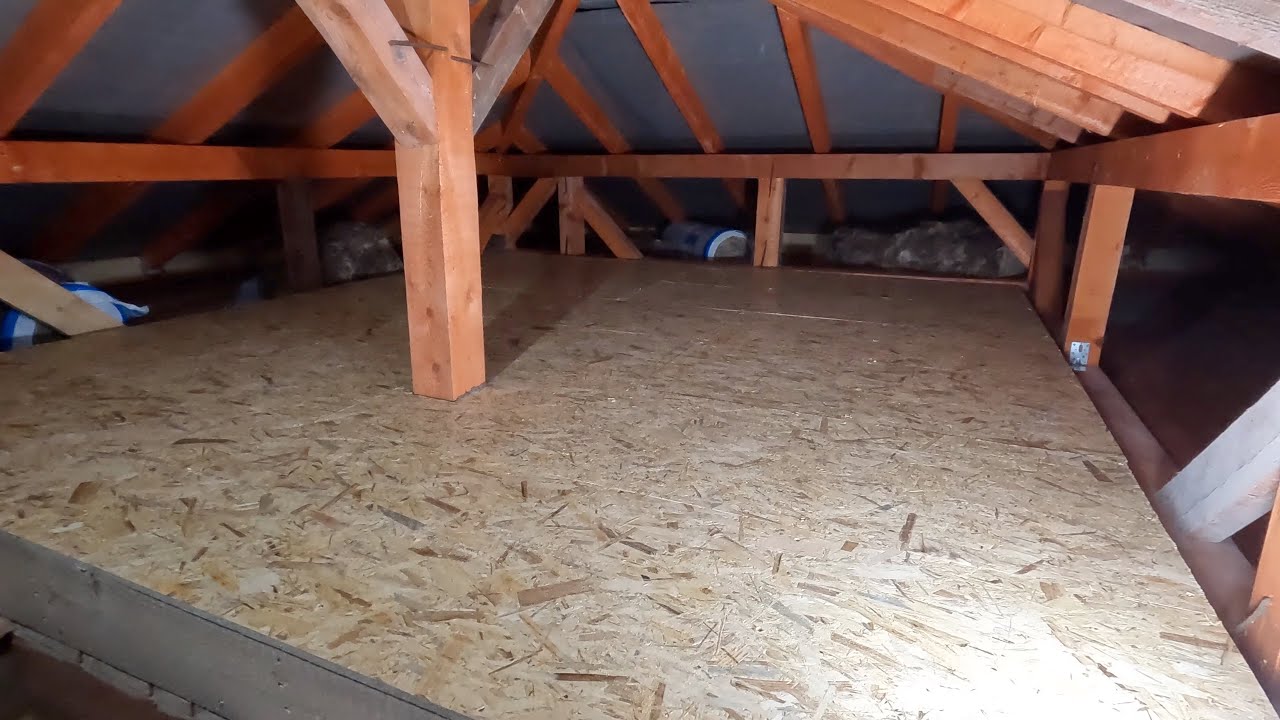 Spațiu de depozitare cu izolație ( în pod )