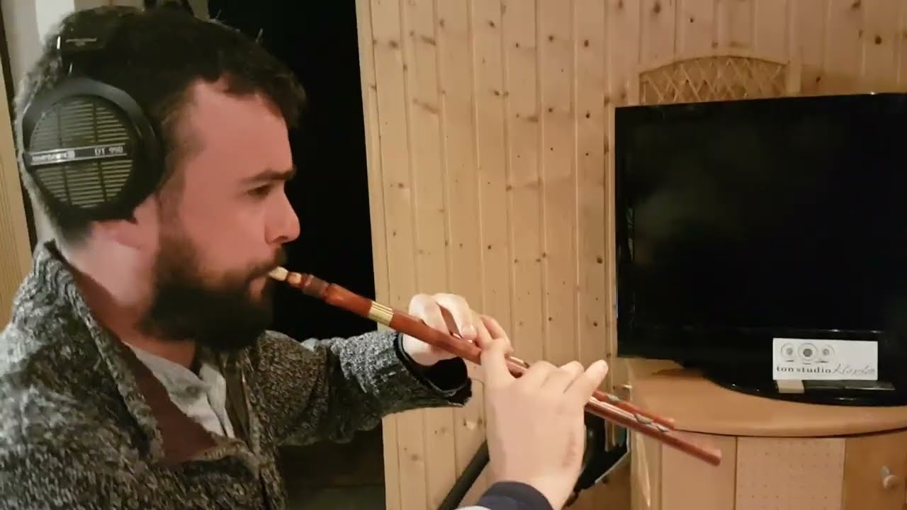 Callum Armstrong - plays Bellerman Exercise &sect;101 on the Ancient Greek Double Pipes Aulos / Tibia