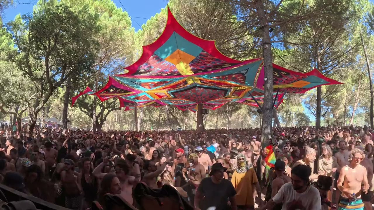 Green Nuns from the dancefloor to stage - Zna 2024