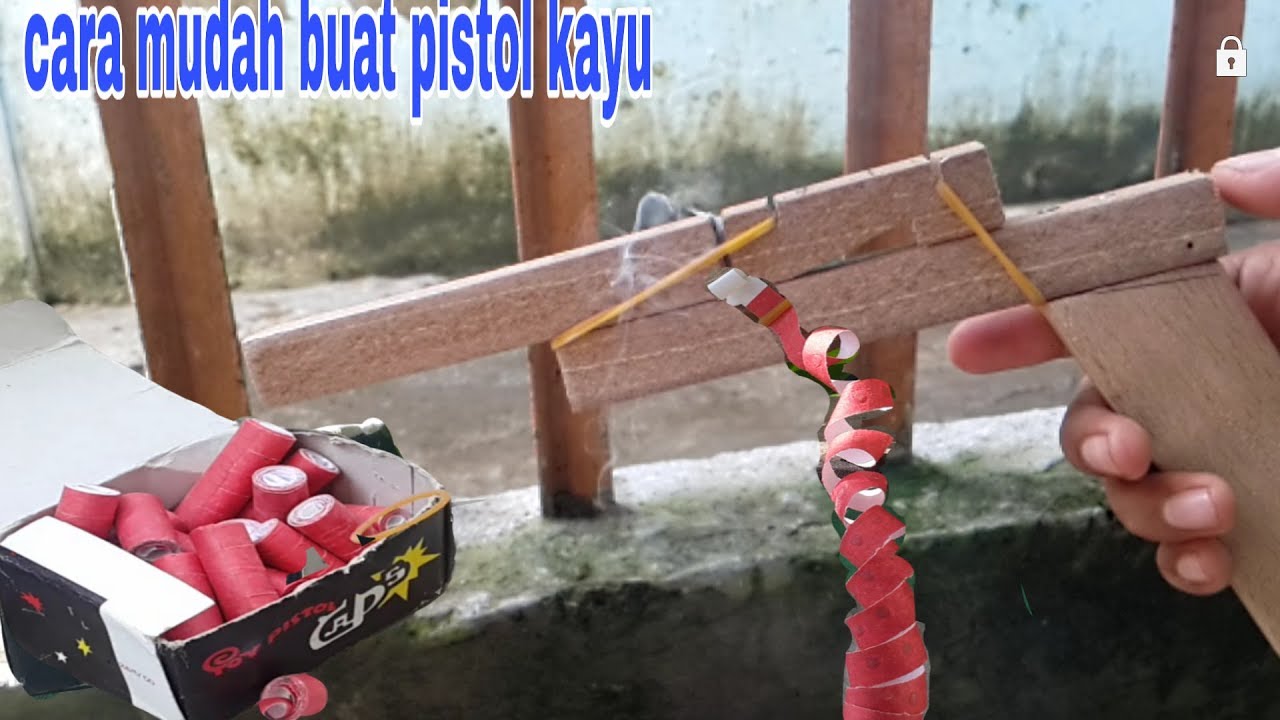 Maenan pistol kayu jaman dulu