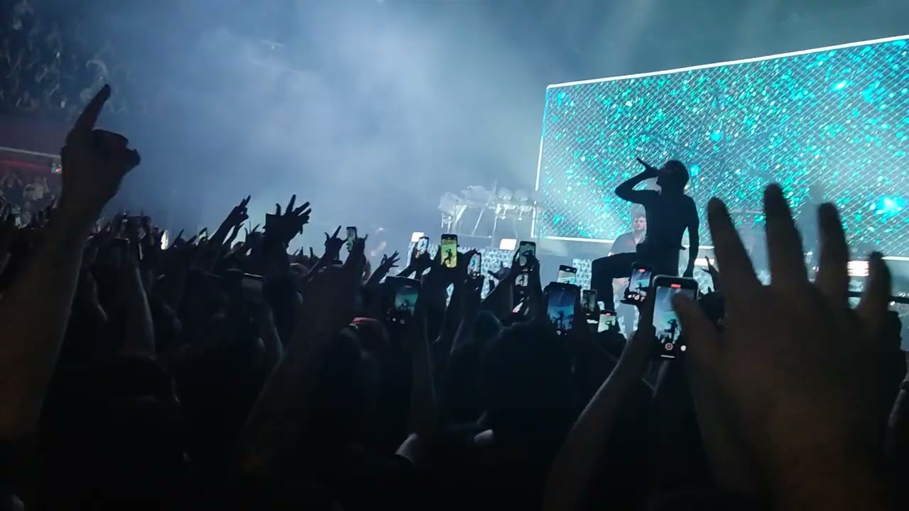 Bring Me The Horizon - Sleepwalking (live Santiago 2022)