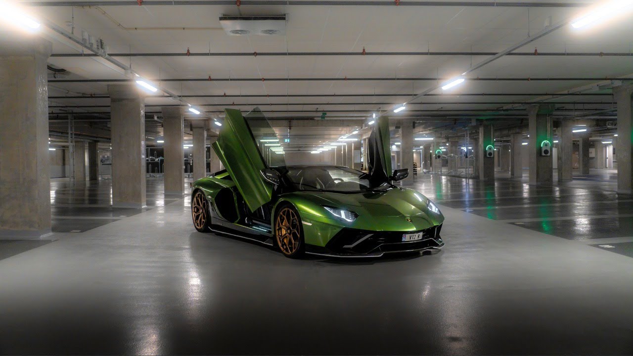 LAMBORGHINI AVENTADOR S - FLAMES IN (4K)