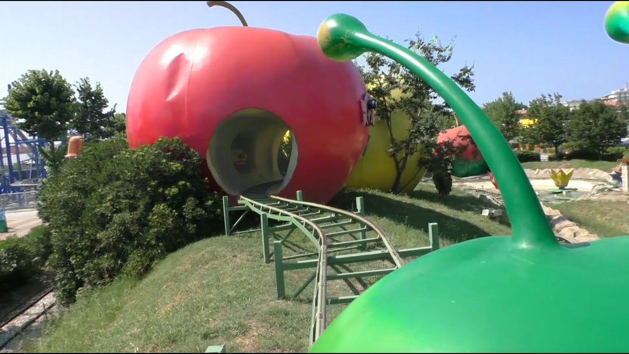 Villaggio degli gnomi (bruco-mela) ON-BOARD (Baby roller coaster Fiabilandia 2015) HD