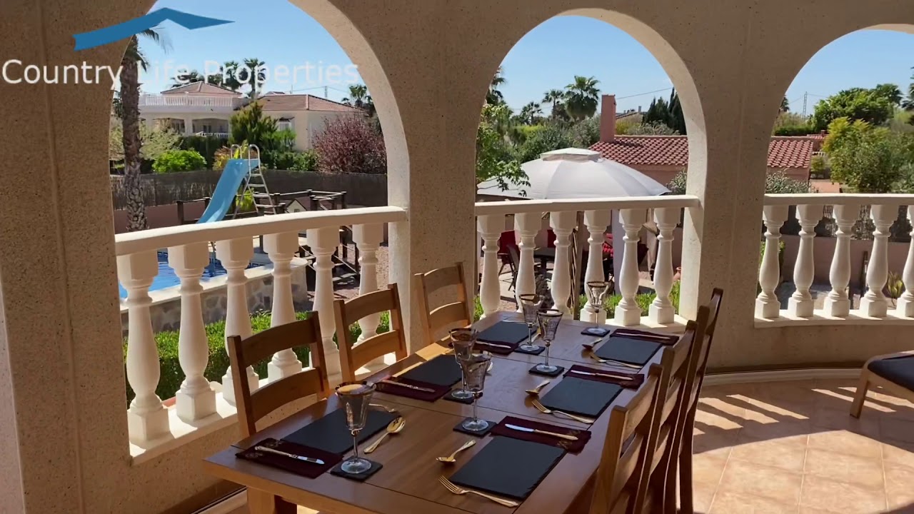 4 bedroom 2 bathroom villa in Catral with garage and pool