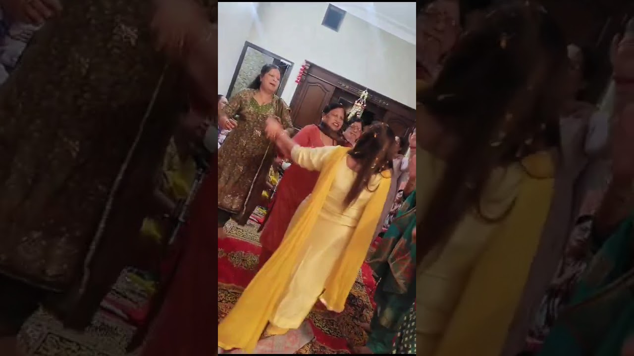 गणपति बप्पा सादे घर आ गिया खूब धूम मचाई गणपति विसर्जन पे 