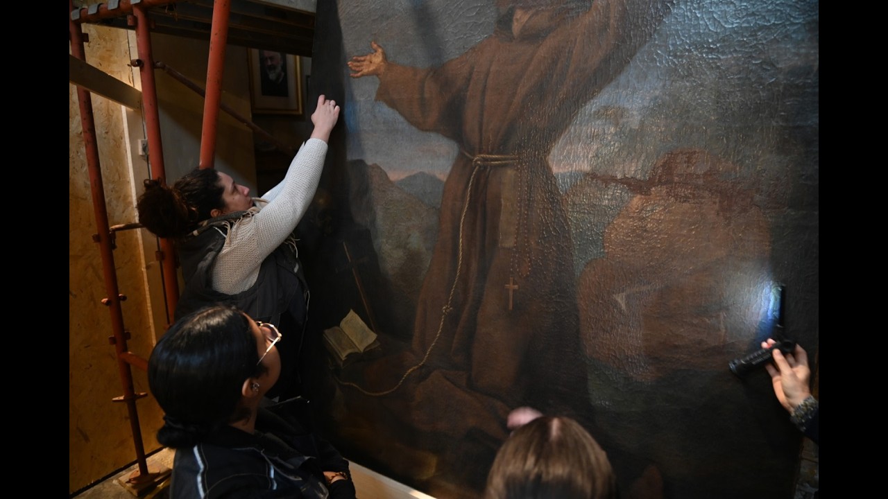 Forlì, la messa a terra della tela del Guercino per il restauro