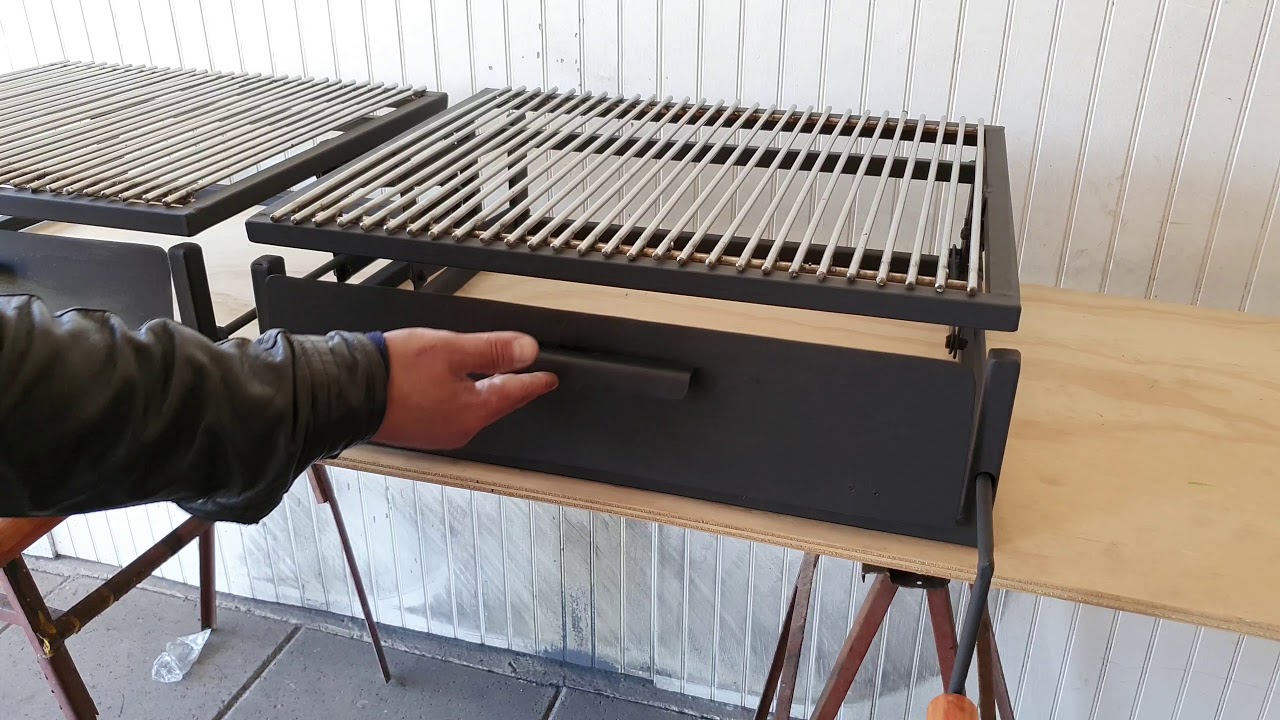 Parrilla con sistema de regulación de altura frontal