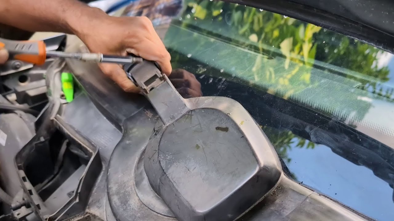 Disassemble Mercedes mono wiper assembly (Benz W124, W202, W201)