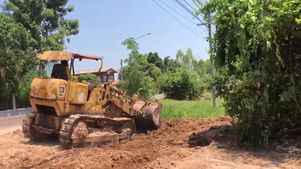 รถแทรกเตอร์ CAT 951C  ดันต้นไม้จะล้มได้หรือไหมตามมาครับ!!