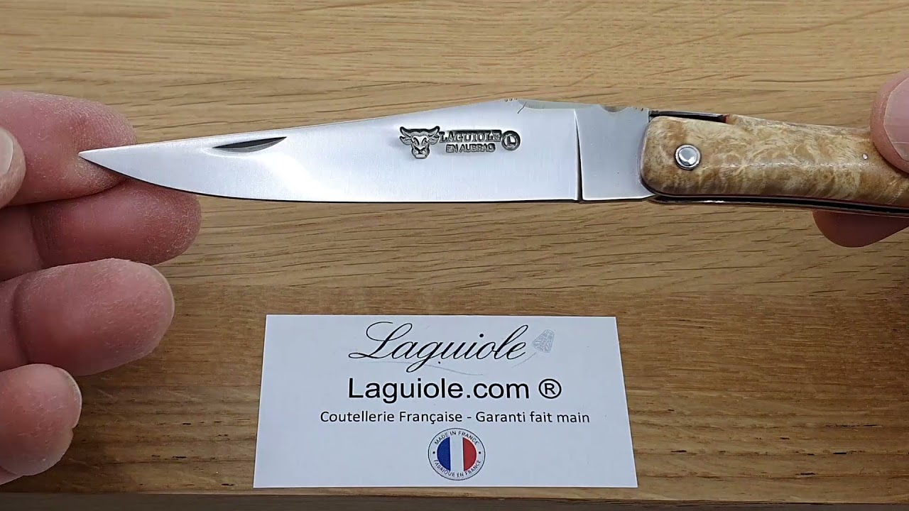 Couteau Prestige Laguiole en Aubrac 12 cm plein manche Loupe Acacia platines rouges