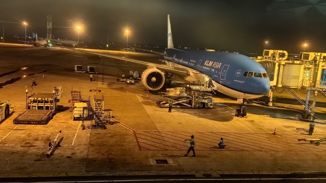 Jakarta - Kuala Lumpur KLM Business Class KL-810 Boeing 777-200ER